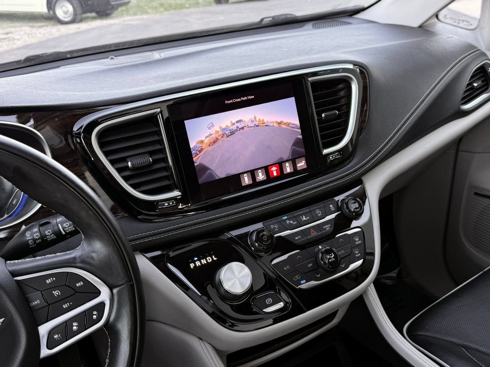 Used 2022 Chrysler Pacifica Limited FWD image 42