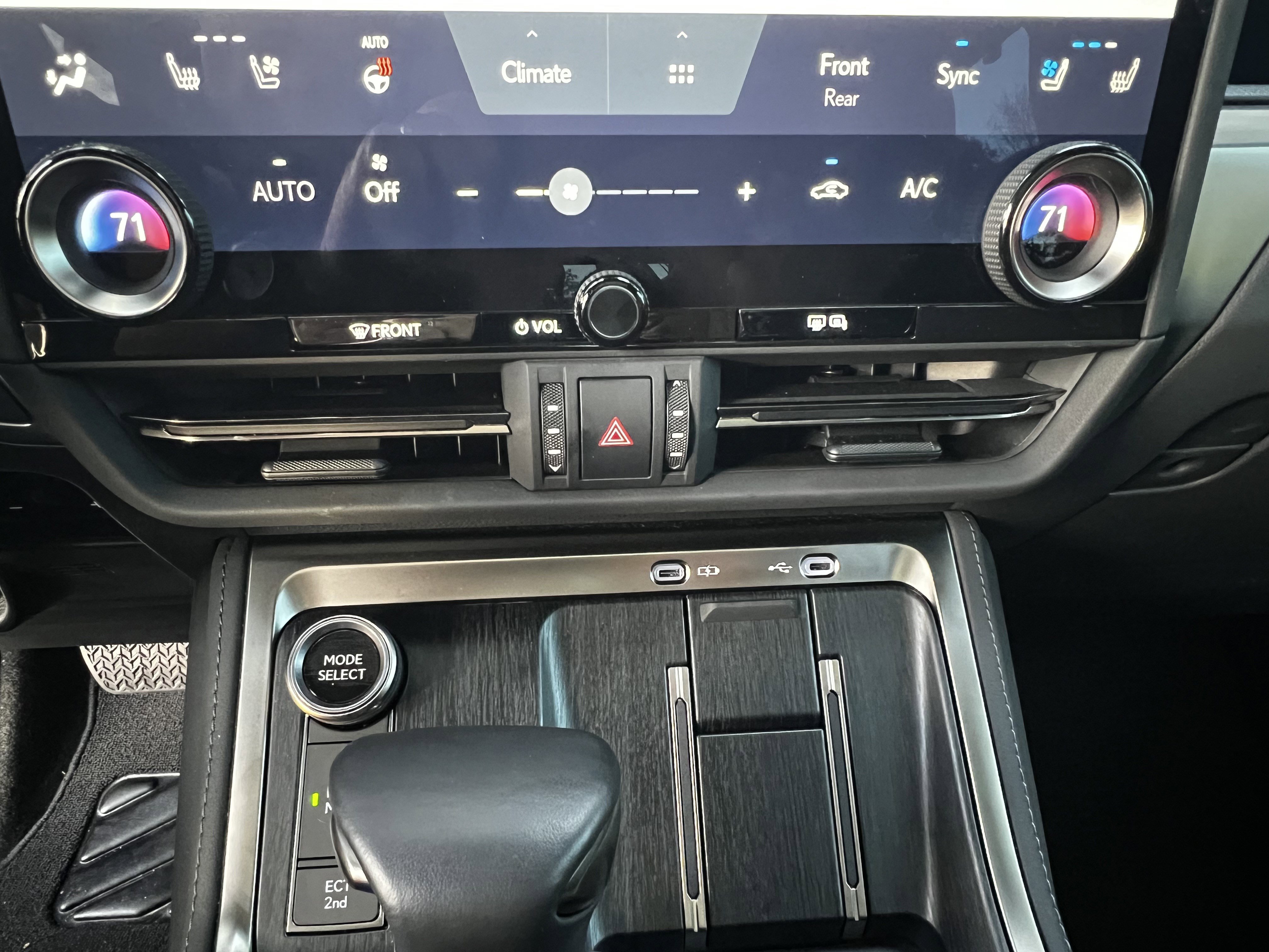 Certified 2024 Lexus GX 550 w/ Accessory Package (31) image 27