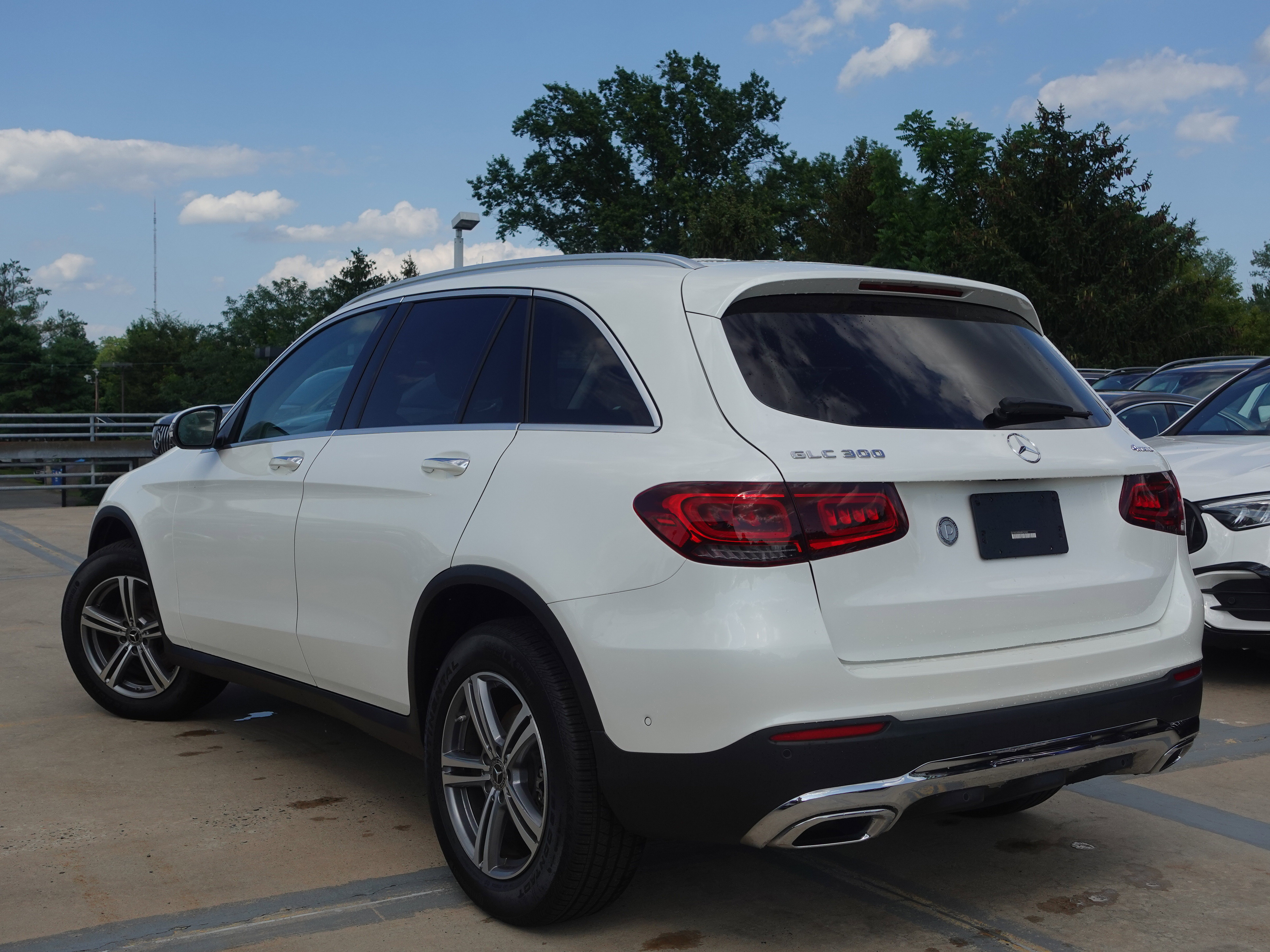 Used 2021 Mercedes-Benz GLC 300 4MATIC image 4