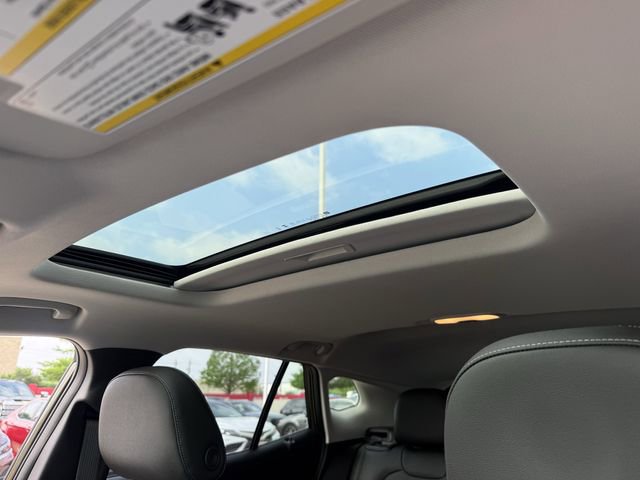 Used 2024 Chevrolet Trax LT w/ Sunroof Package FWD image 25