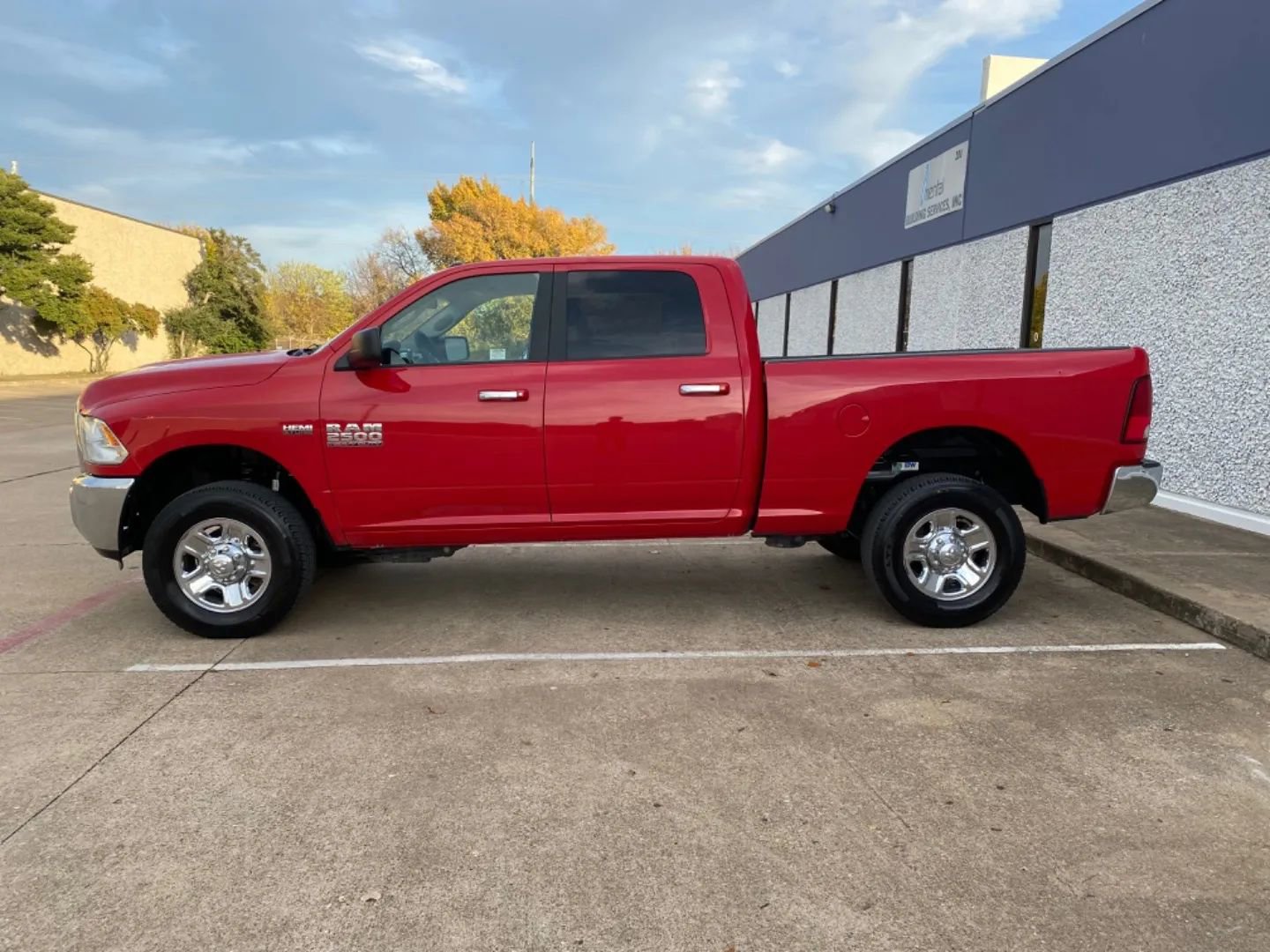 Used 2017 RAM 2500 SLT image 2