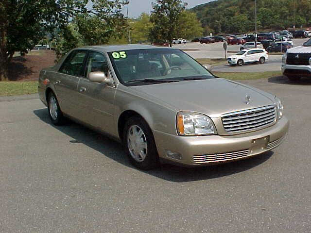 Used 2005 Cadillac De Ville image 2