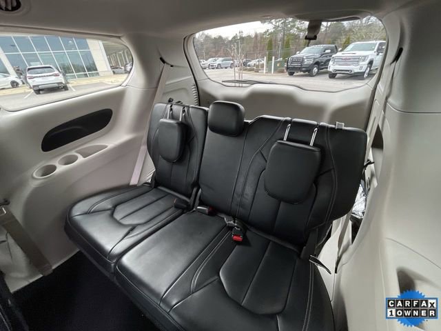 Used 2024 Chrysler Pacifica Touring-L image 19
