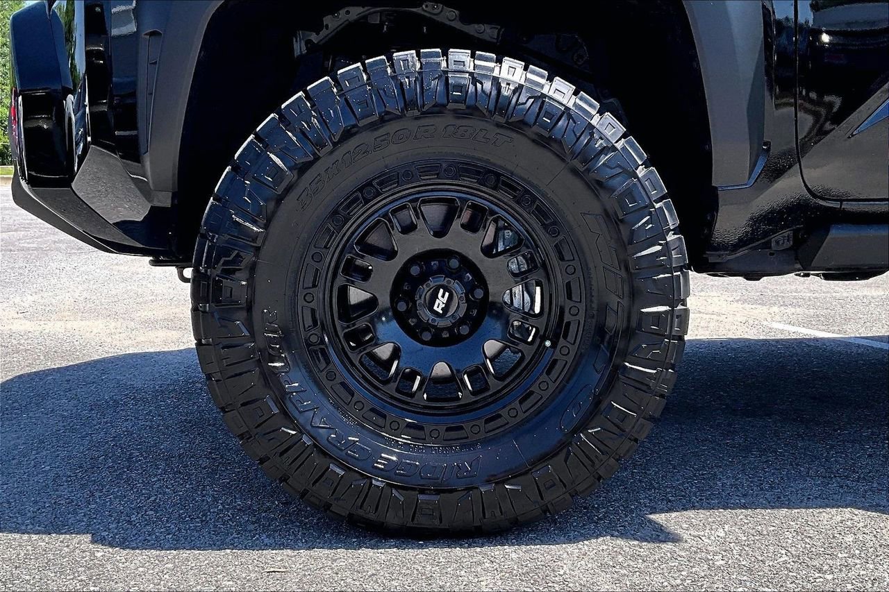 Used 2025 Toyota 4Runner SR5 AWD/4WD image 33