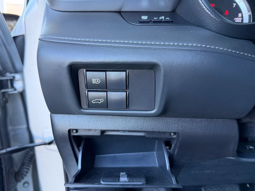 Used 2022 Toyota Highlander LE AWD/4WD image 24