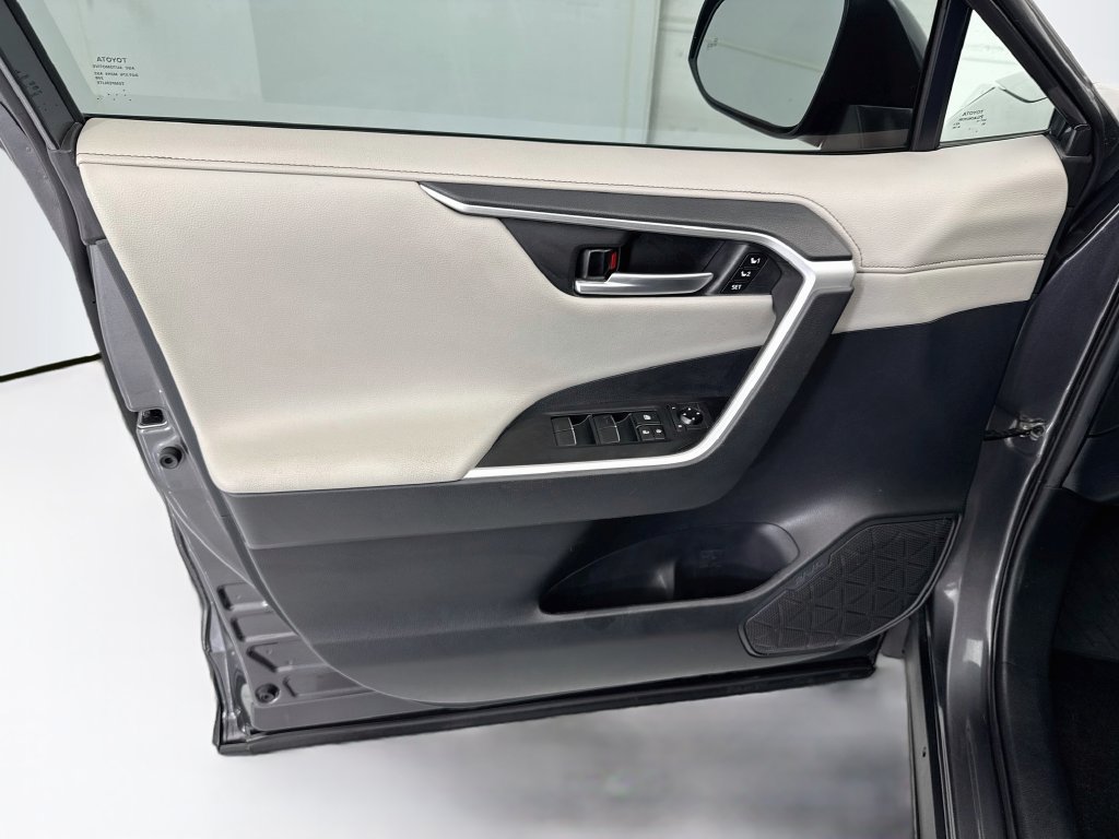 Used 2021 Toyota RAV4 Limited FWD image 23