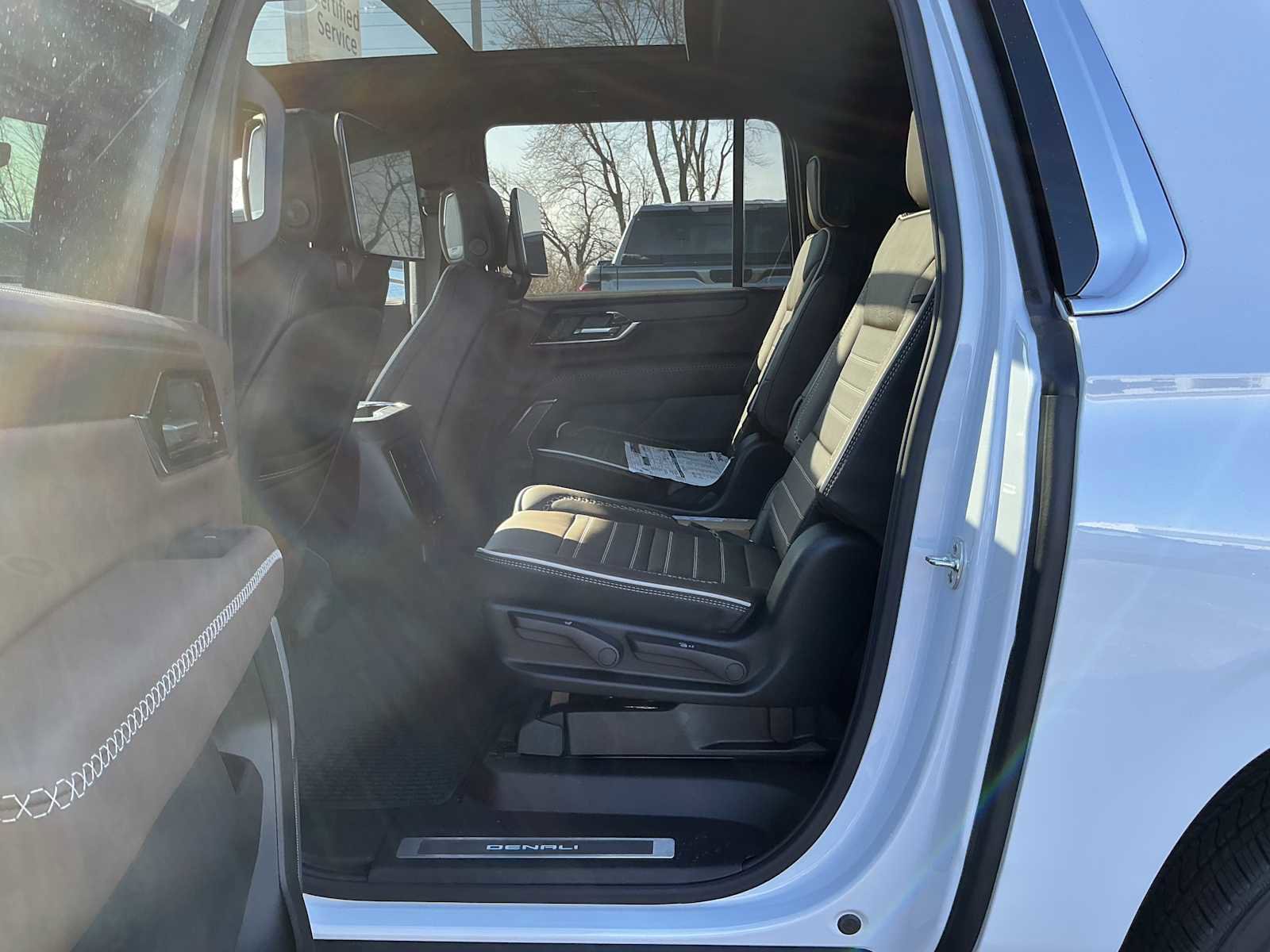 New 2026 GMC Yukon XL Denali Ultimate w/ LPO, Illumination Package image 26