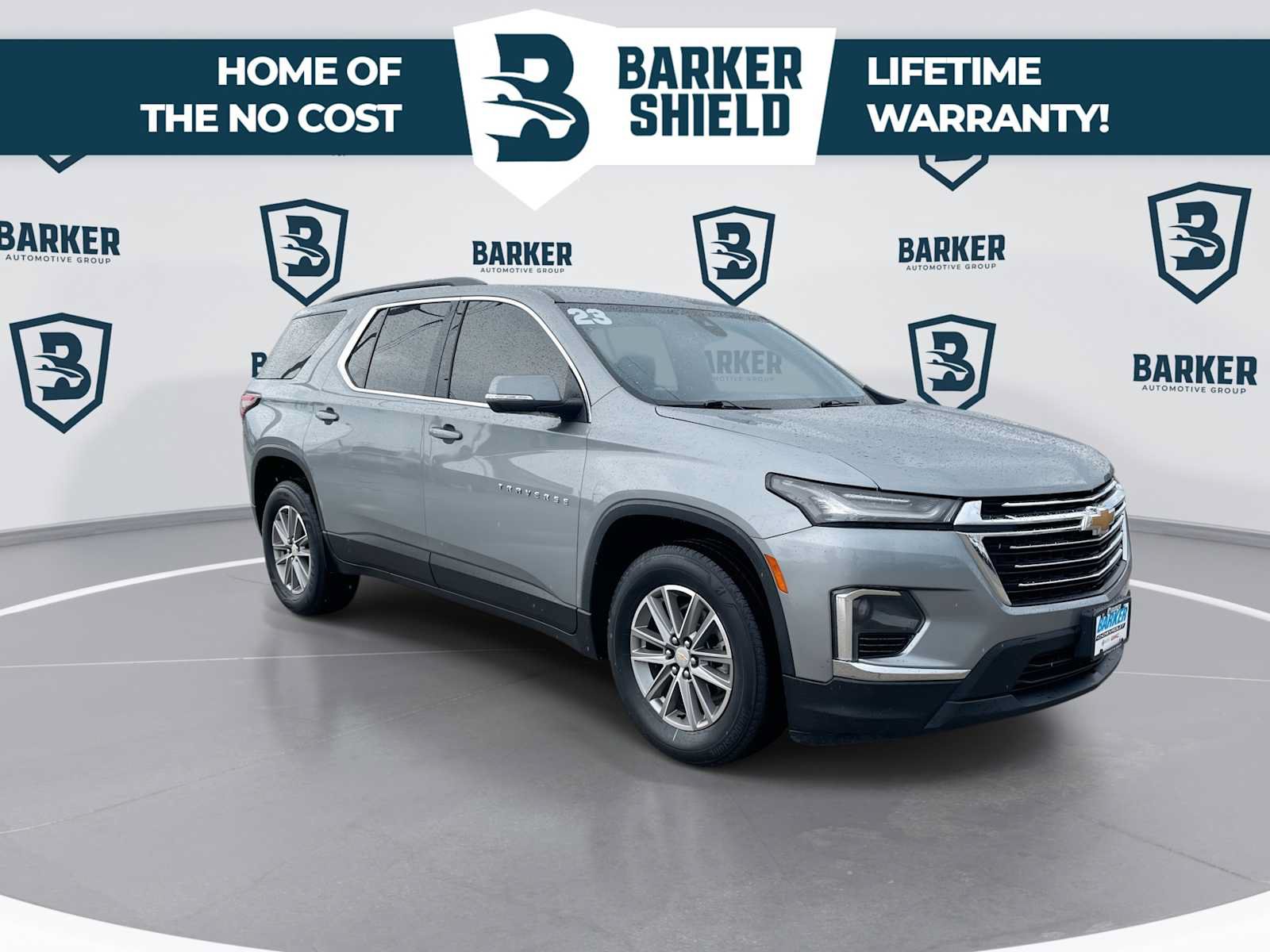 Used 2023 Chevrolet Traverse LT FWD image 2