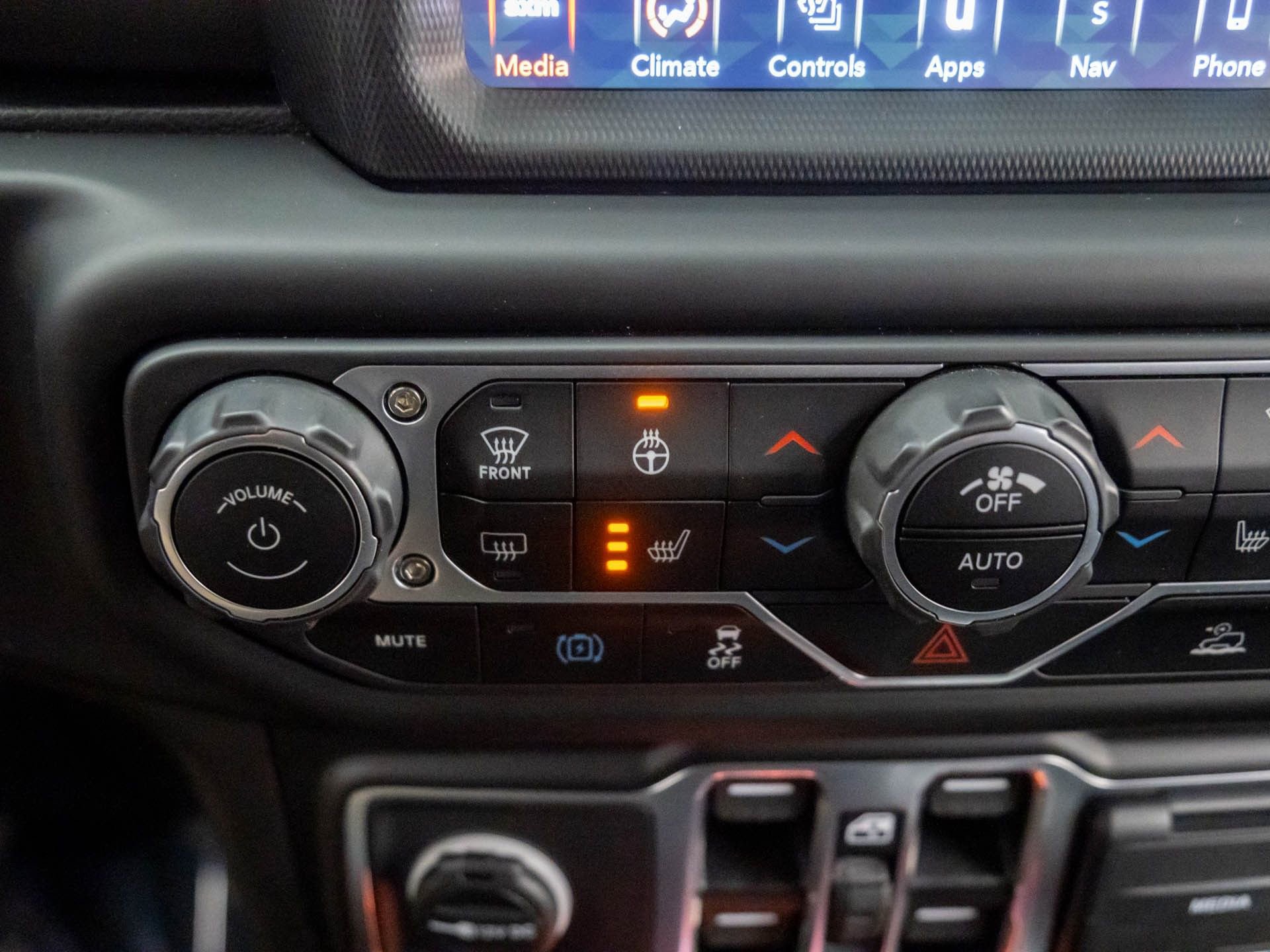 Used 2022 Jeep Wrangler Unlimited Sahara w/ Cold Weather Group image 23