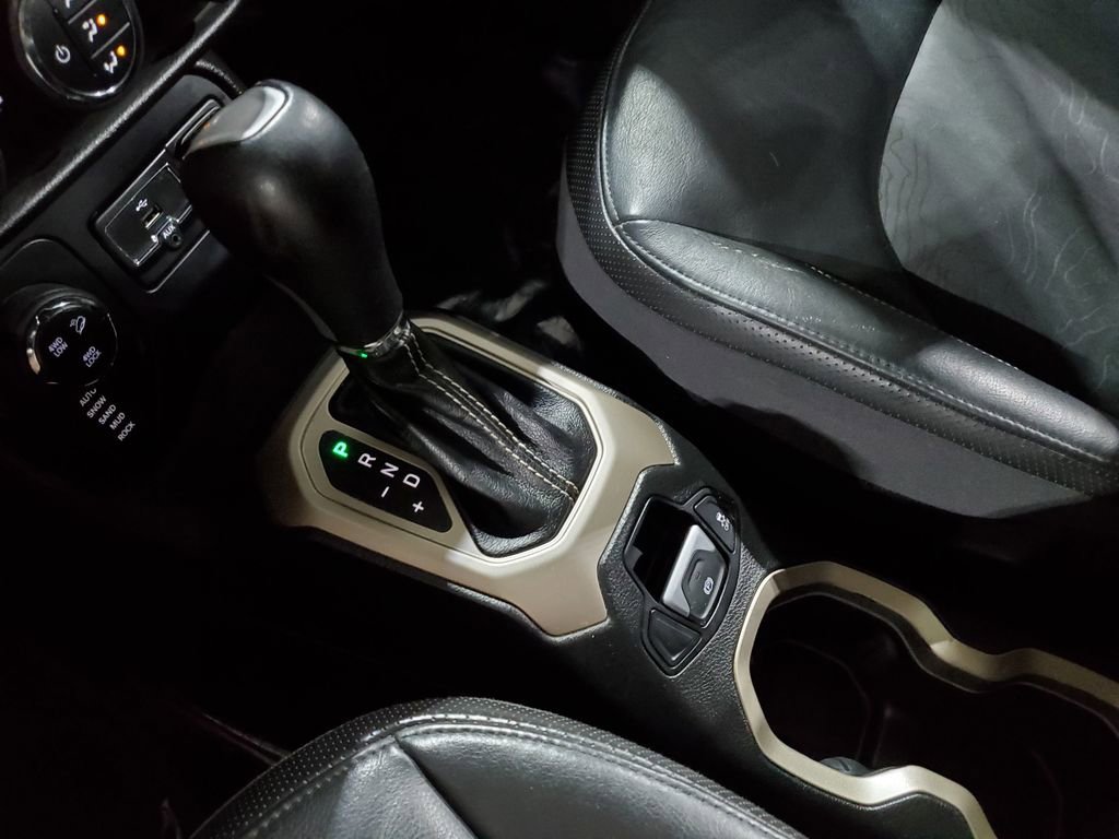 Used 2017 Jeep Renegade Trailhawk image 34