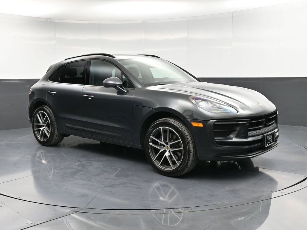 Certified 2025 Porsche Macan image 10