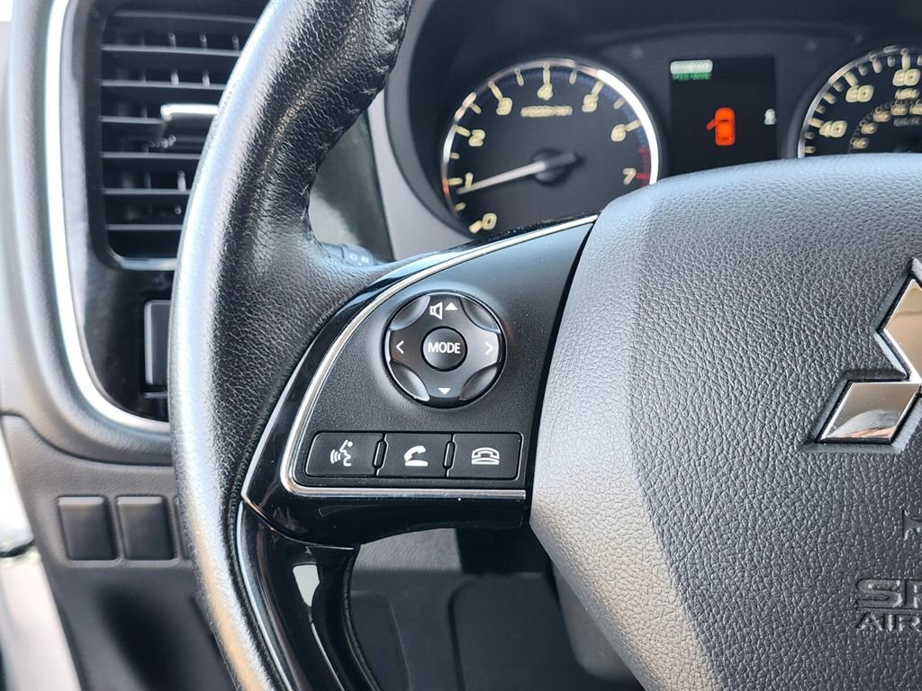 Used 2016 Mitsubishi Outlander AWD image 26