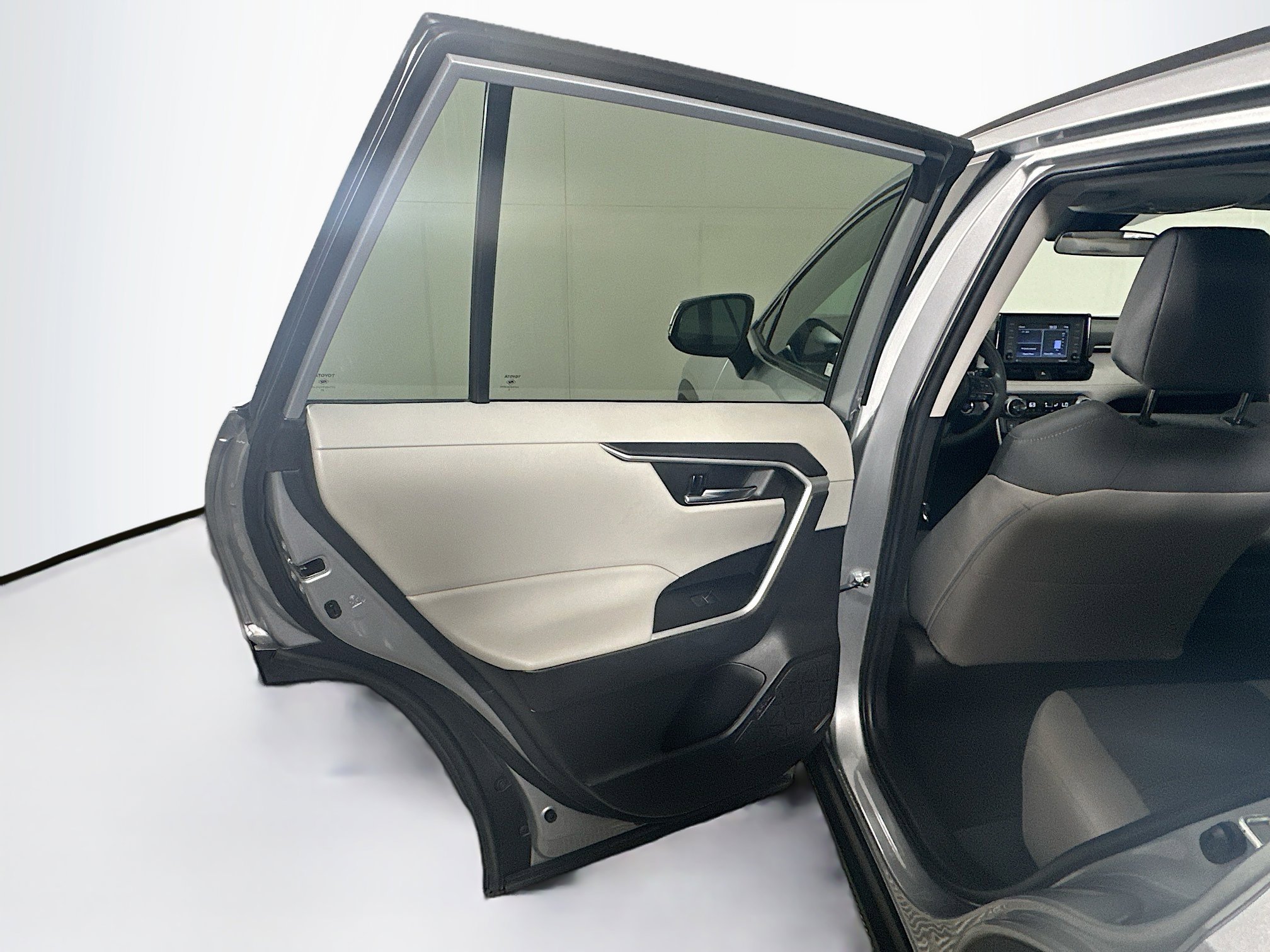 Used 2022 Toyota RAV4 XLE image 25