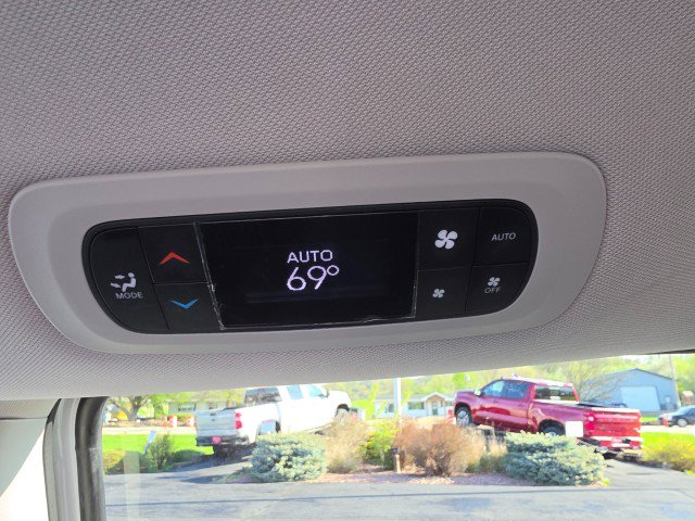 Used 2024 Chrysler Pacifica Touring-L FWD image 25