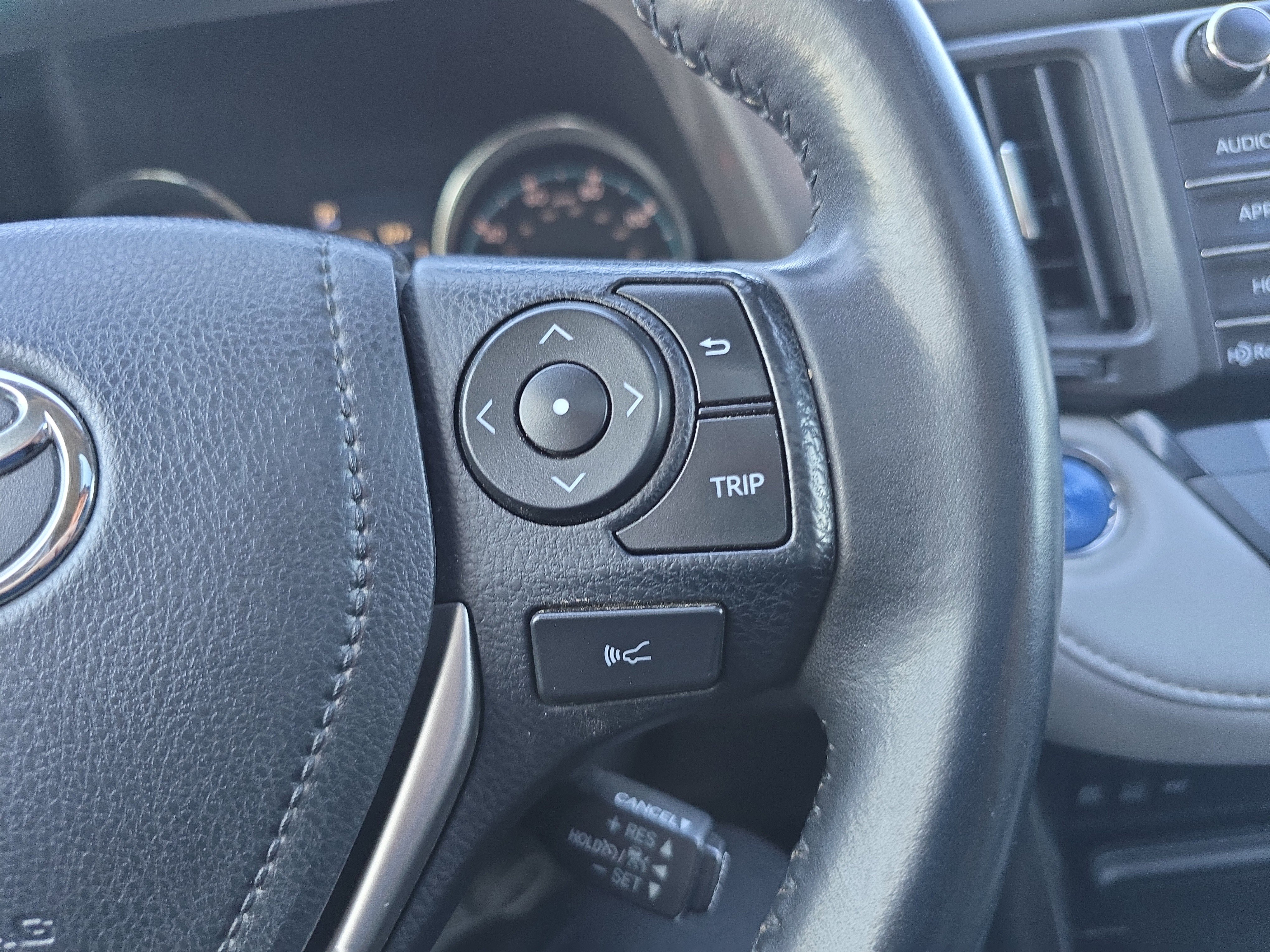 Used 2018 Toyota RAV4 XLE image 22