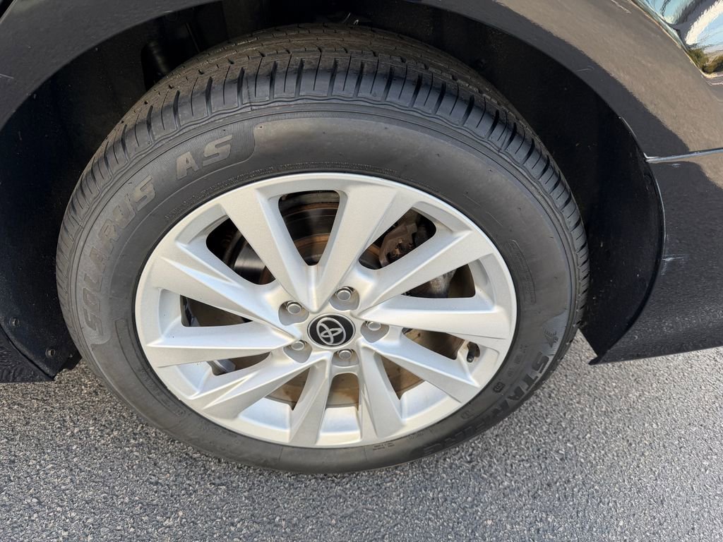 Used 2022 Toyota Camry LE image 21