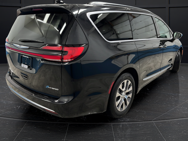 Used 2023 Chrysler Pacifica Pinnacle FWD image 7