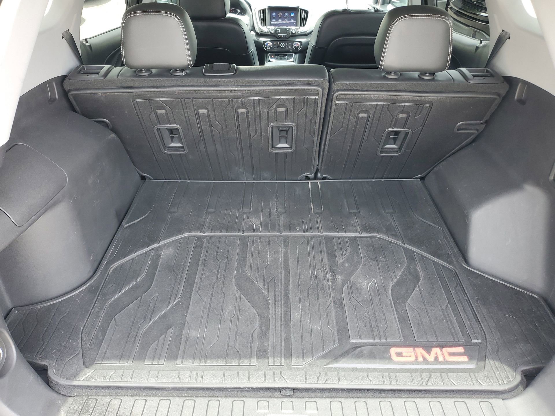 Used 2022 GMC Terrain SLT w/ LPO, Floor Liner Package FWD image 8