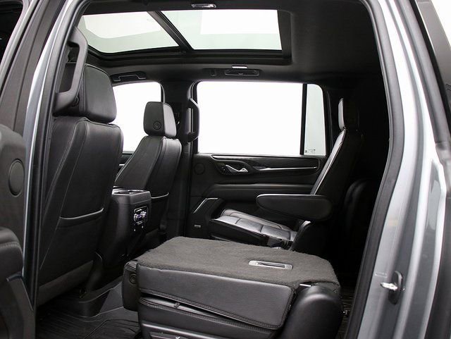 Used 2023 GMC Yukon XL Denali image 13