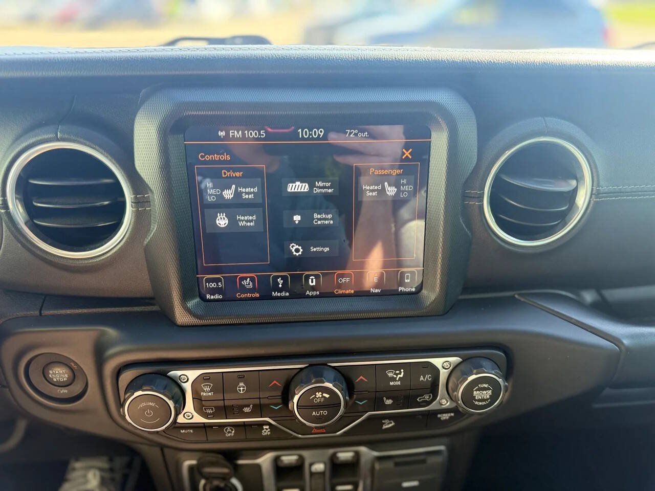 Used 2018 Jeep Wrangler Unlimited Sahara AWD/4WD image 20