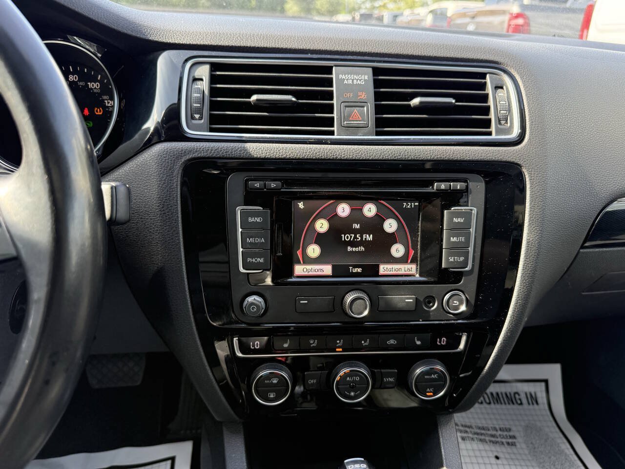 Used 2015 Volkswagen Jetta TDI SEL FWD image 25