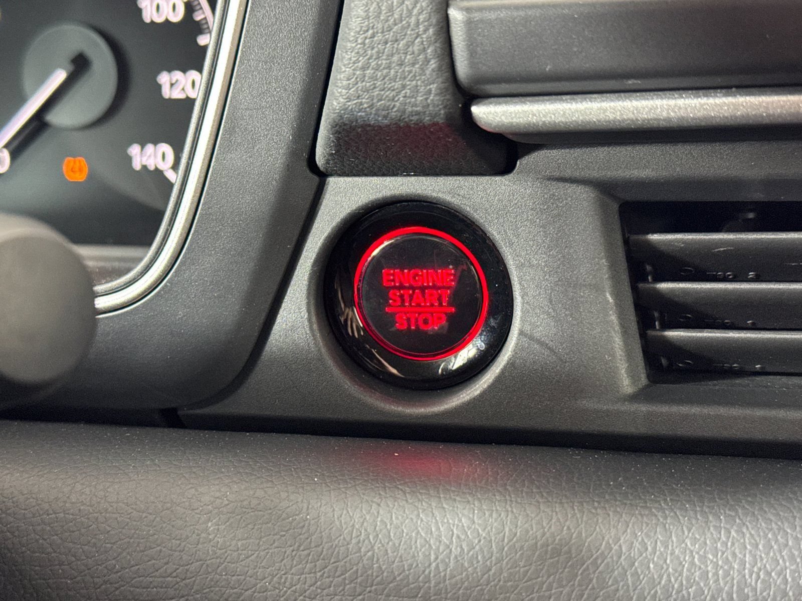 Used 2025 Honda Pilot EX-L image 23