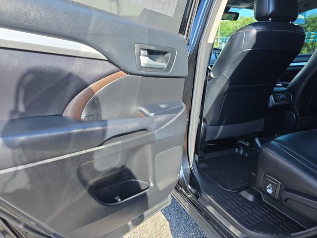 Used 2018 Toyota Highlander FWD V6 image 29