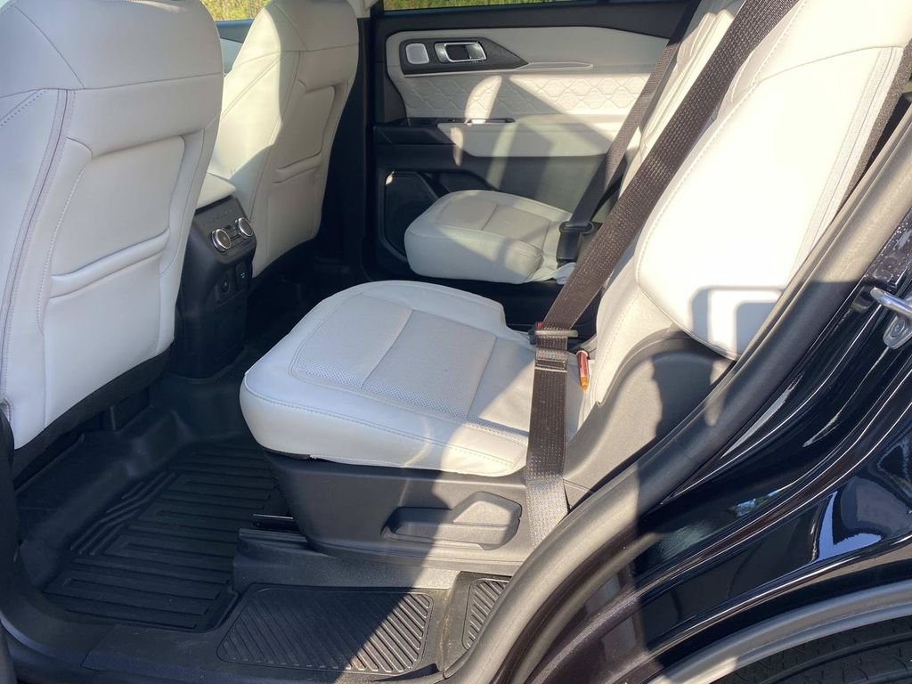 Used 2025 Ford Explorer Platinum w/ Ultimate Package AWD/4WD image 16