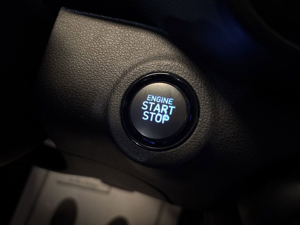 Used 2022 Hyundai Venue Limited image 28