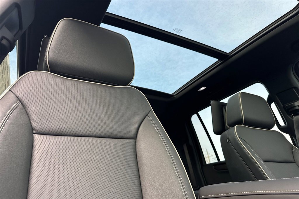 New 2026 GMC Yukon XL Elevation w/ Elevation Premium Package image 17