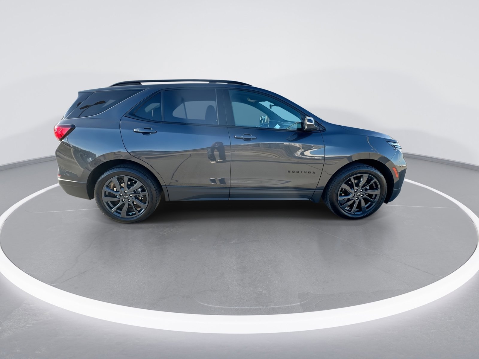 Used 2022 Chevrolet Equinox RS w/ Infotainment Package FWD image 9