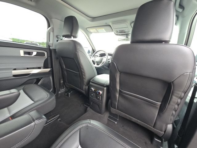 Used 2023 Ford Explorer XLT w/ Equipment Group 202A RWD image 18