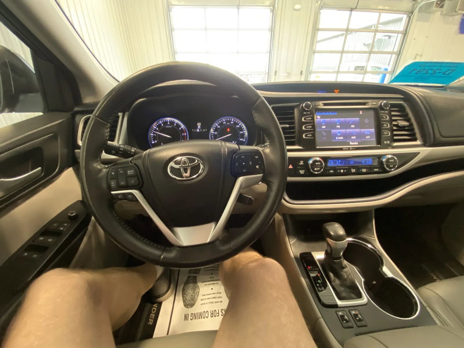 Used 2014 Toyota Highlander XLE AWD/4WD image 24