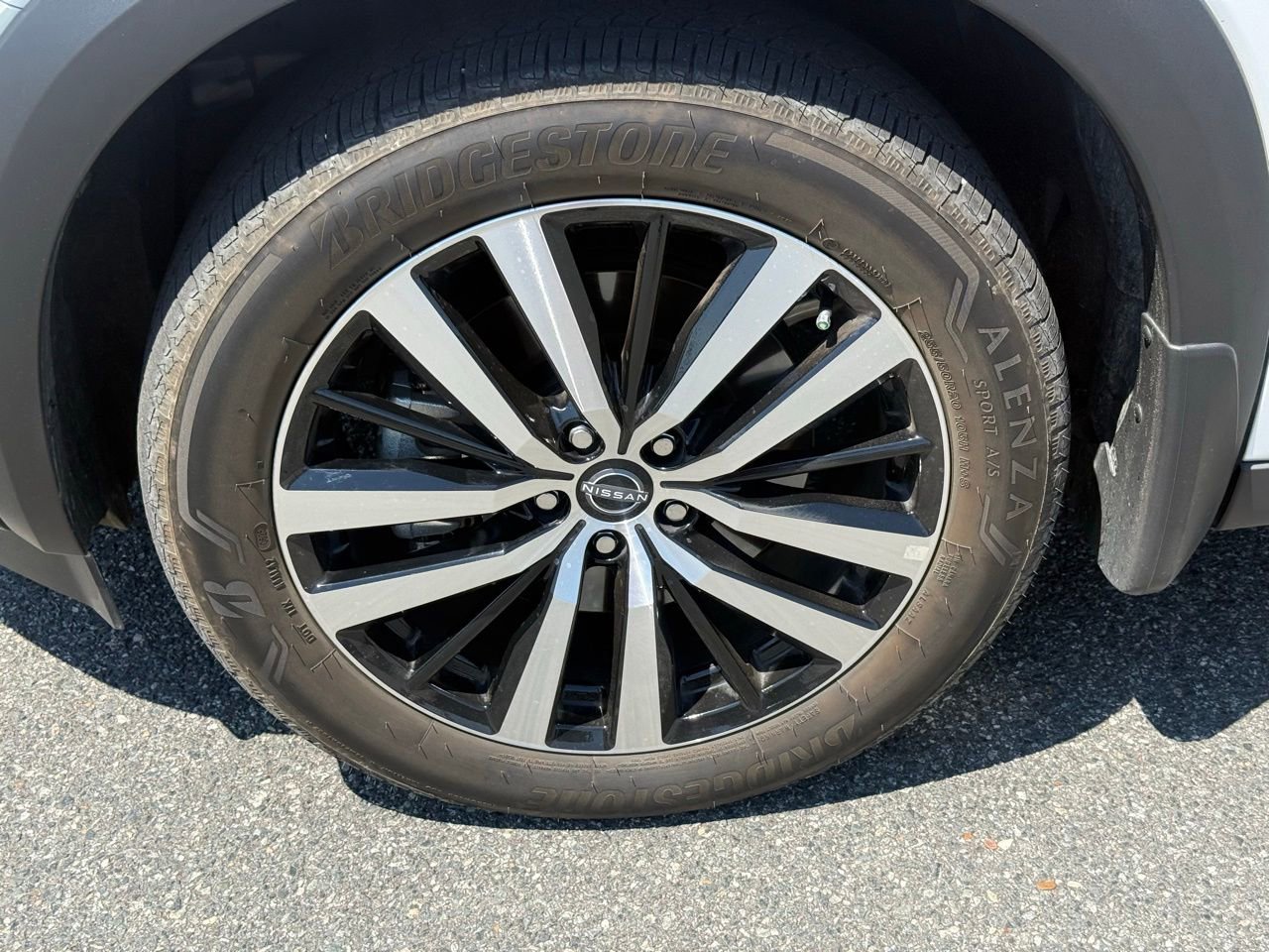 Used 2025 Nissan Pathfinder Platinum image 11