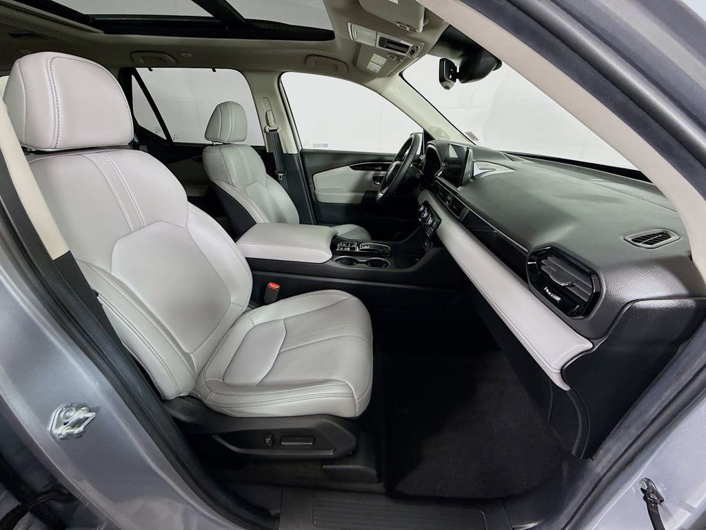 Certified 2025 Honda Pilot Touring image 27