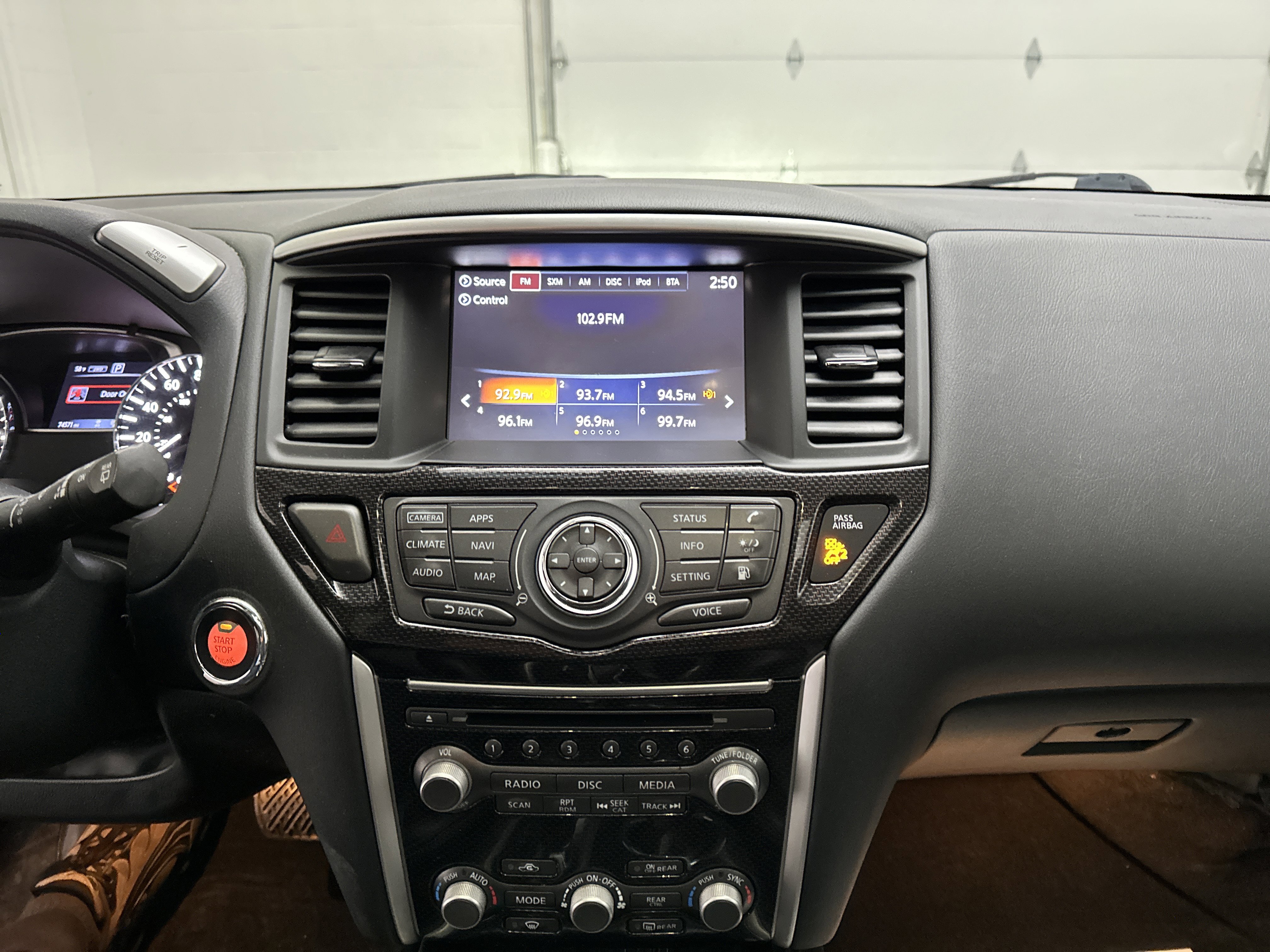 Used 2020 Nissan Pathfinder SL image 34