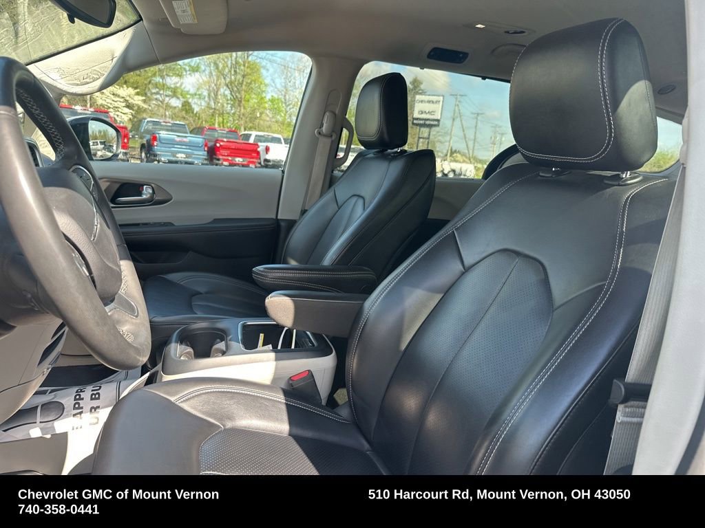 Used 2023 Chrysler Pacifica Touring-L image 11
