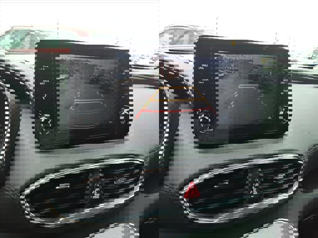 Used 2021 Hyundai Santa Fe SE image 8