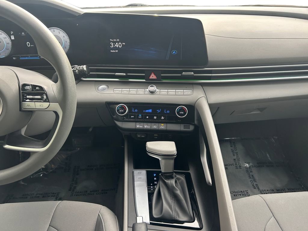Used 2024 Hyundai Elantra SEL image 12