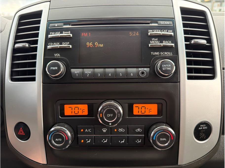 Used 2014 Nissan Frontier PRO-4X AWD/4WD image 17