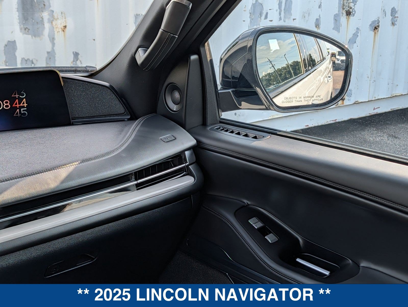 Used 2025 Lincoln Navigator Reserve w/ Jet Appearance Package AWD/4WD image 22