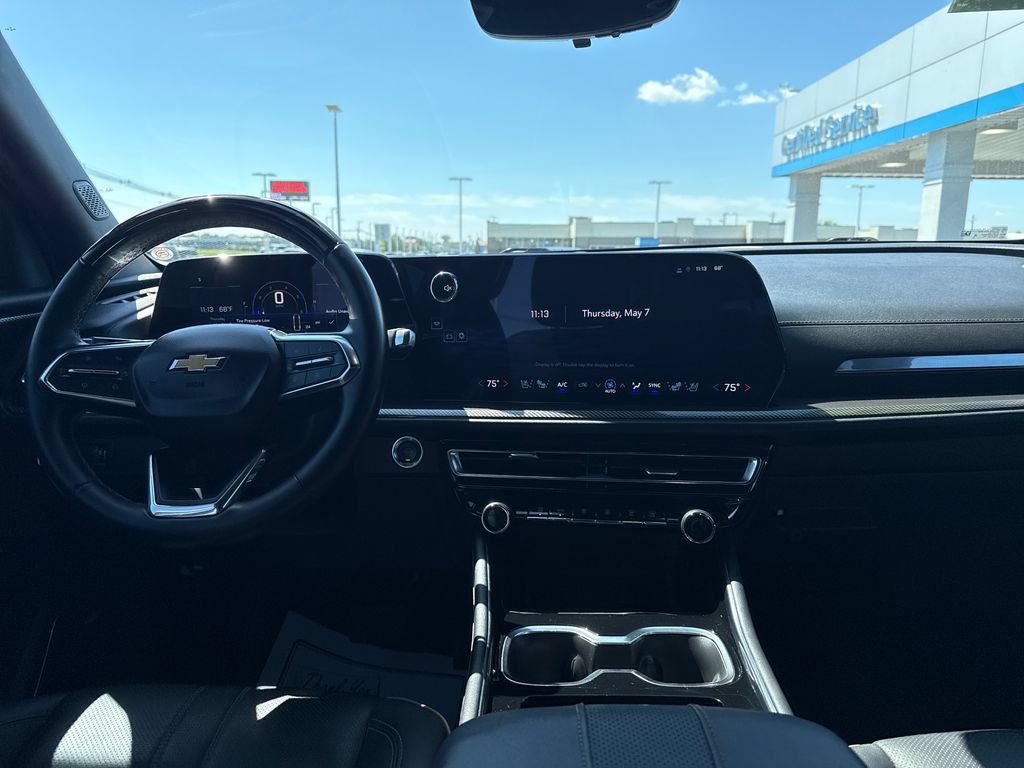 Used 2025 Chevrolet Traverse High Country FWD image 15