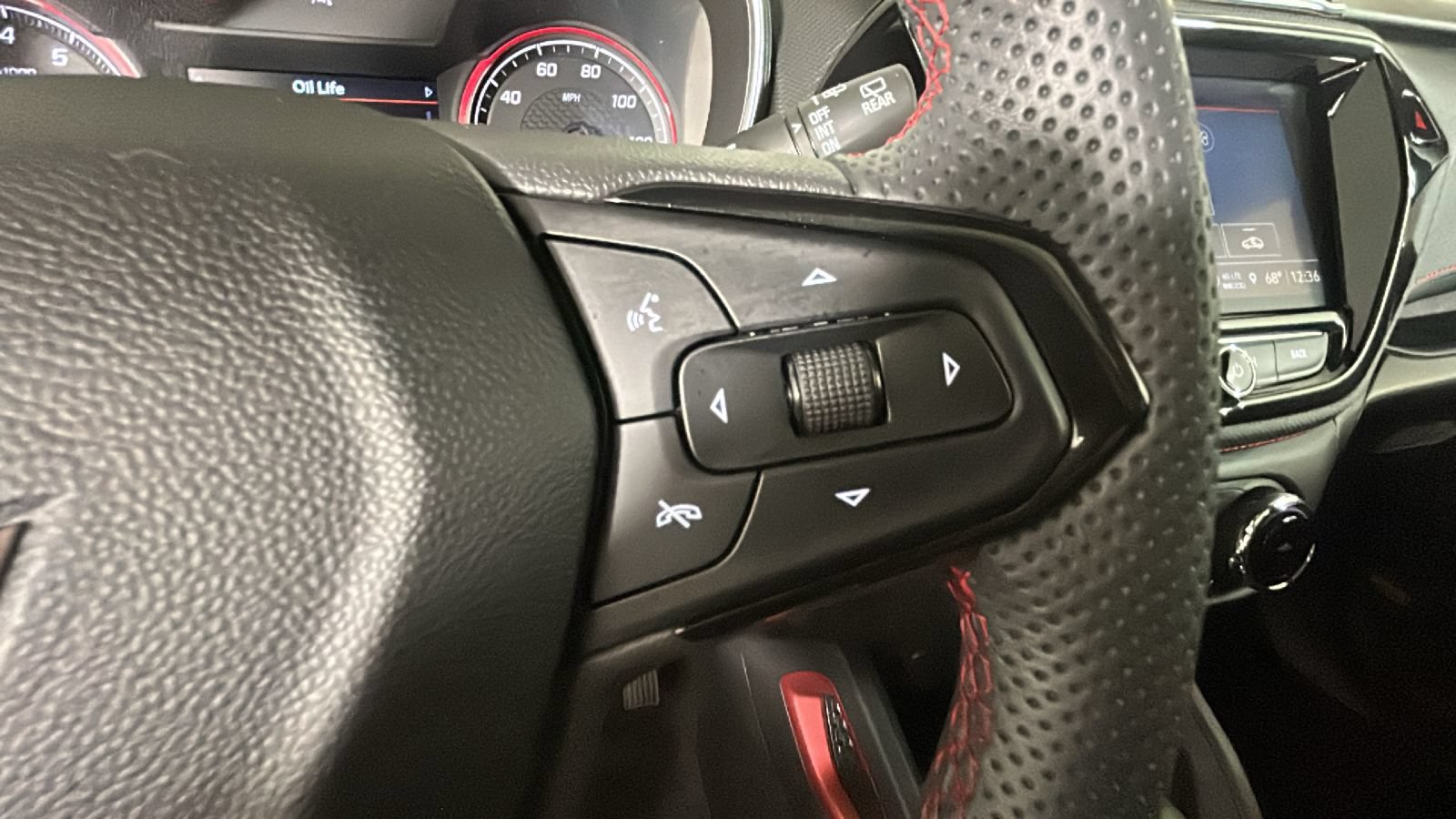 Used 2023 Chevrolet TrailBlazer RS w/ Sun and Liftgate Package FWD image 16