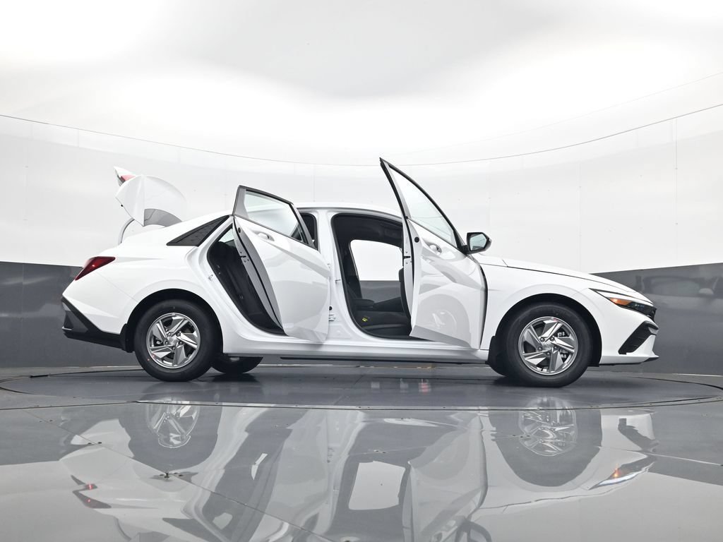 New 2026 Hyundai Elantra SE FWD image 33