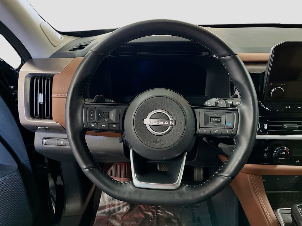 Used 2024 Nissan Pathfinder Platinum w/ Black Appearance Package image 11