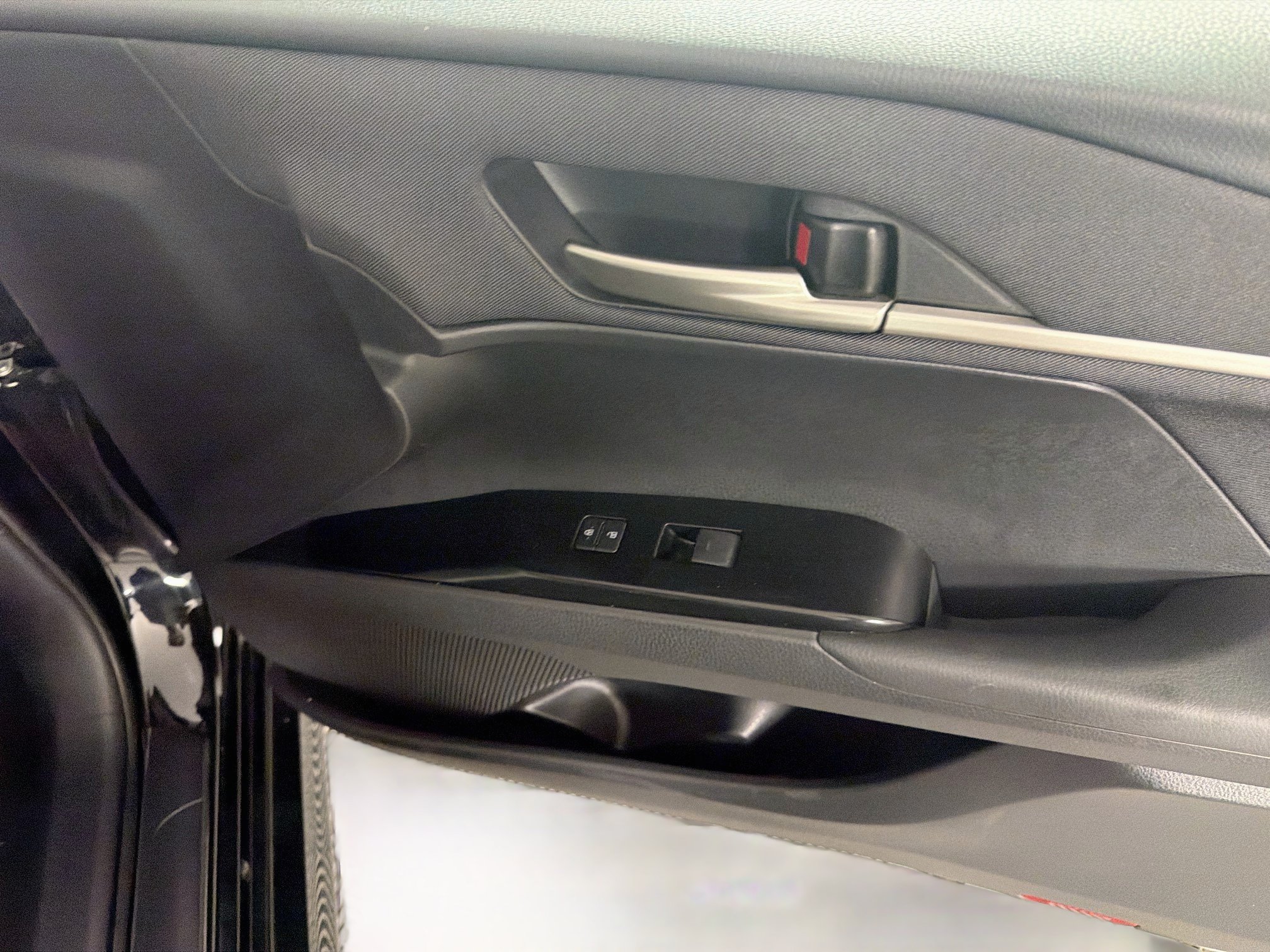 Used 2025 Toyota Camry LE FWD image 30