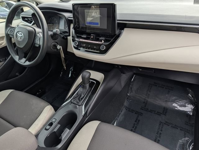 Used 2025 Toyota Corolla LE image 32