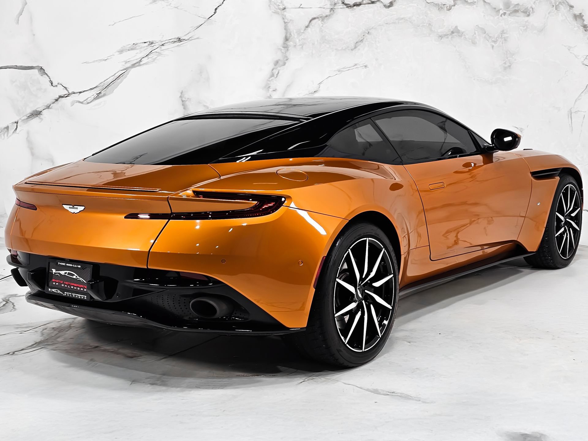 Used 2017 Aston Martin DB11 V12 RWD image 11
