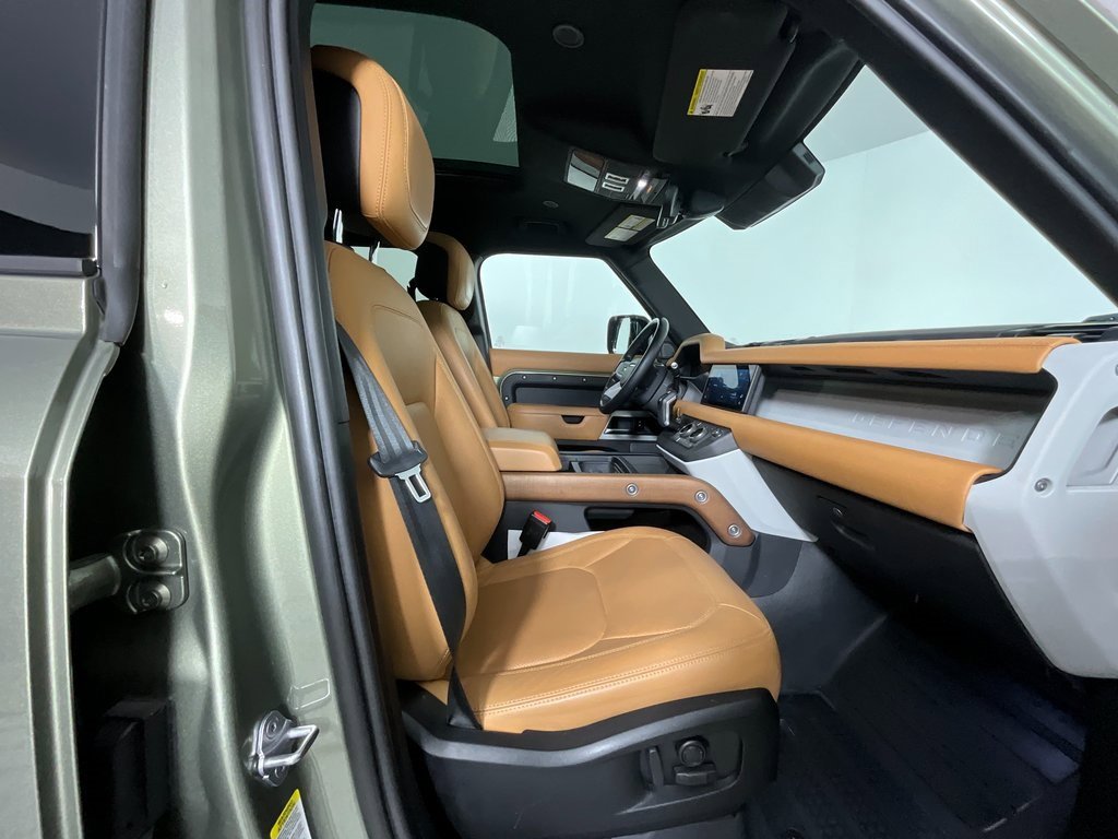 Used 2023 Land Rover Defender 110 SE image 21