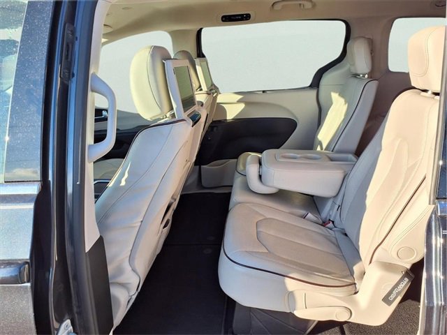 Used 2019 Chrysler Pacifica Limited w/ Advanced Safetytec Group image 22